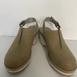 Merrell Halendi Backstrap Clogs – Size 7.5 Women’s